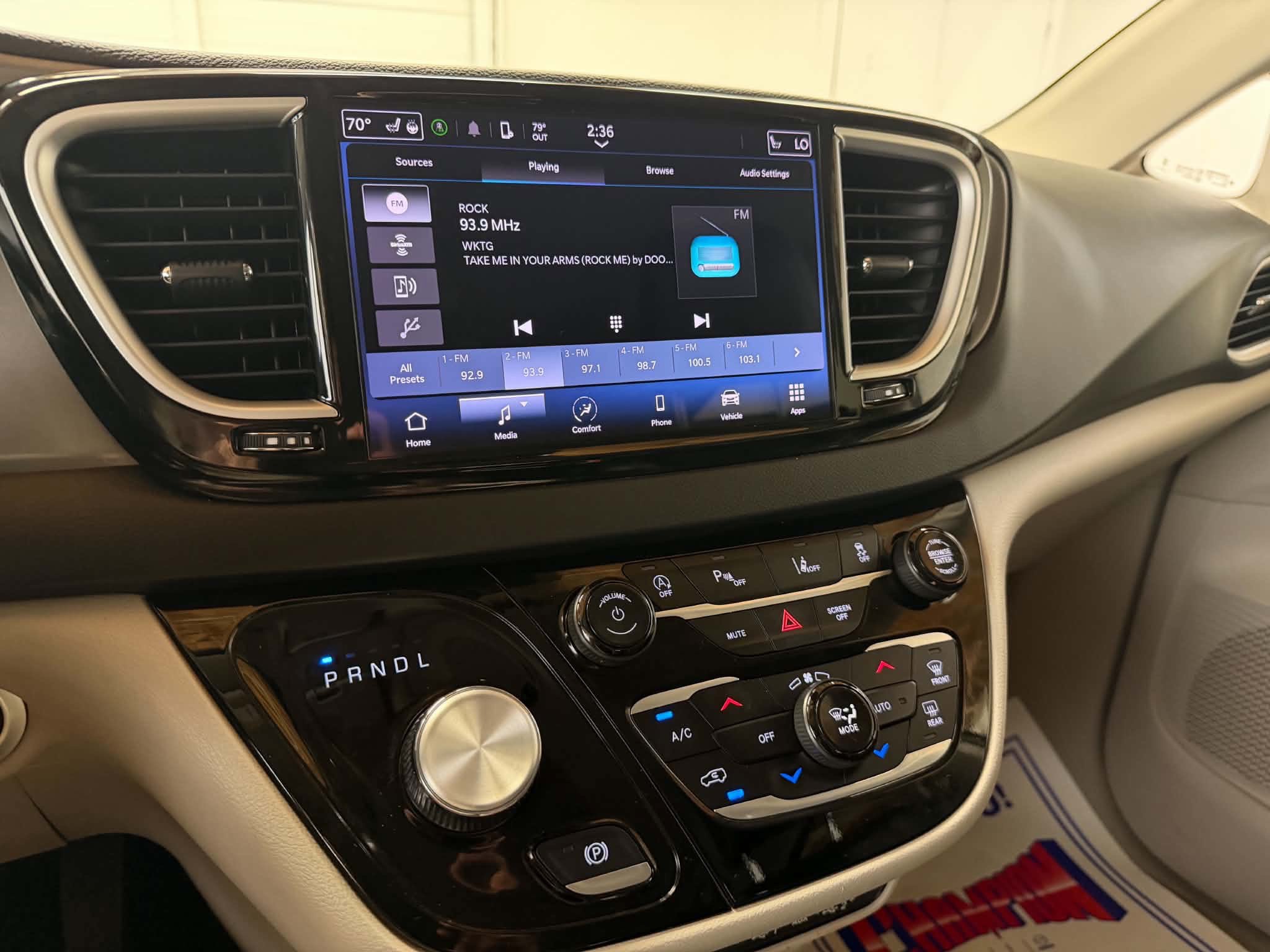 Used 2023 Chrysler Pacifica Touring-L FWD image 36