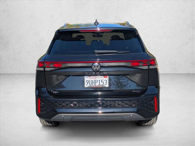 Used 2025 Volkswagen Tiguan SEL R-Line image 7