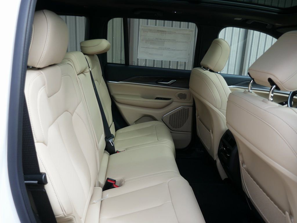 New 2026 Jeep Grand Cherokee Limited w/ Limited Altitude Package image 12