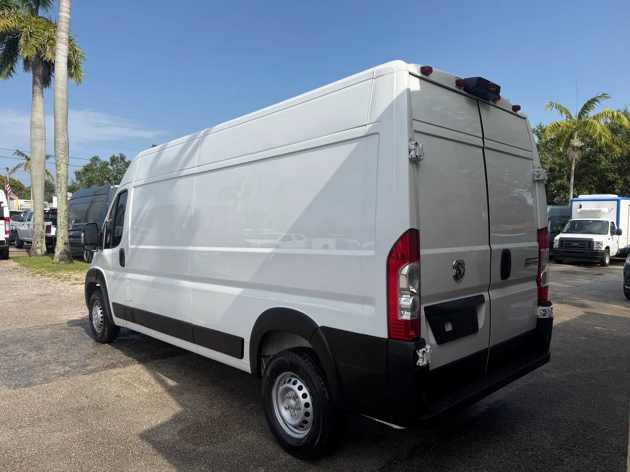 Used 2025 RAM ProMaster 2500 w/ Convenience Group FWD image 3