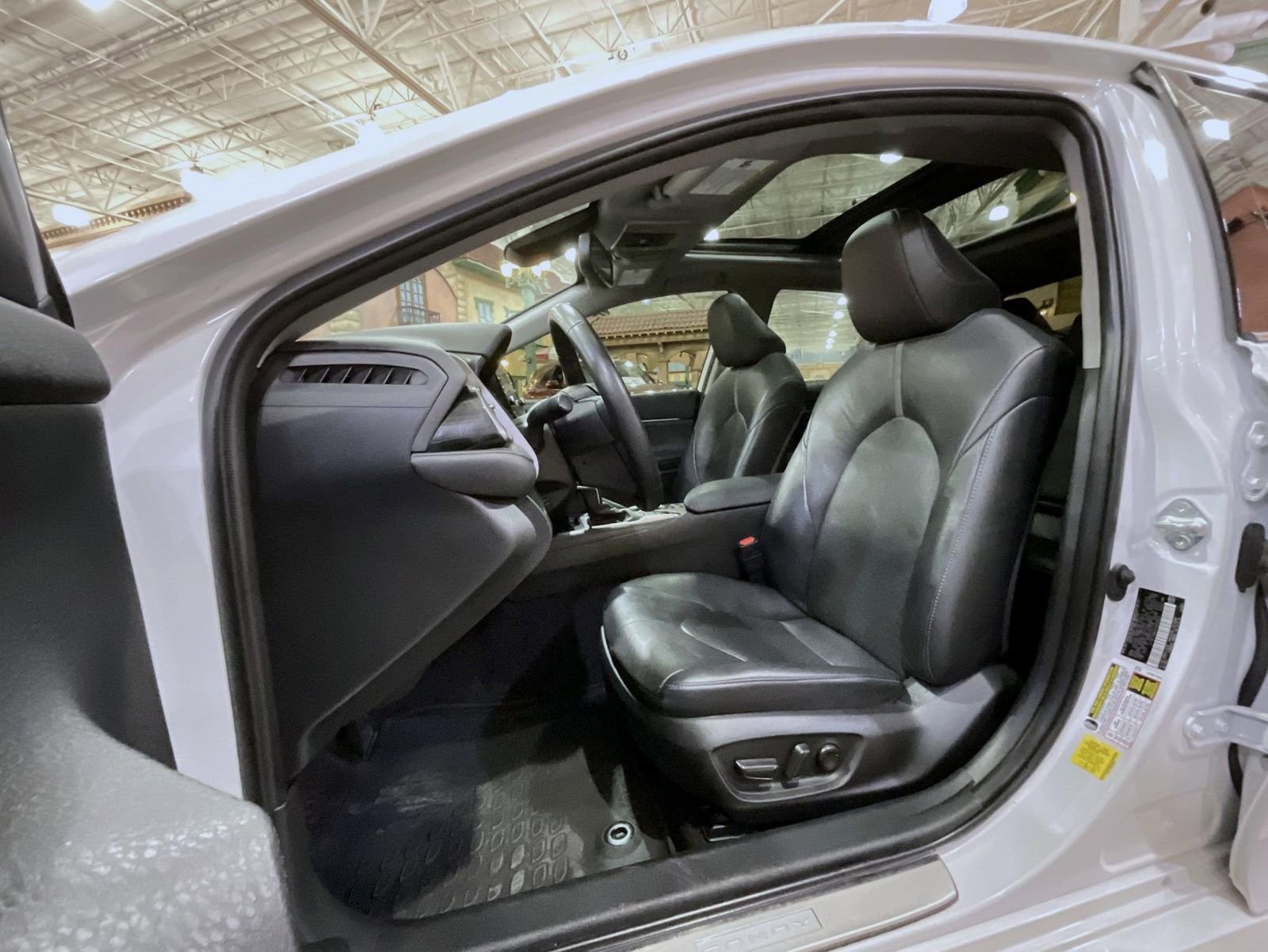 Used 2023 Toyota Camry XLE w/ Navigation Package image 10