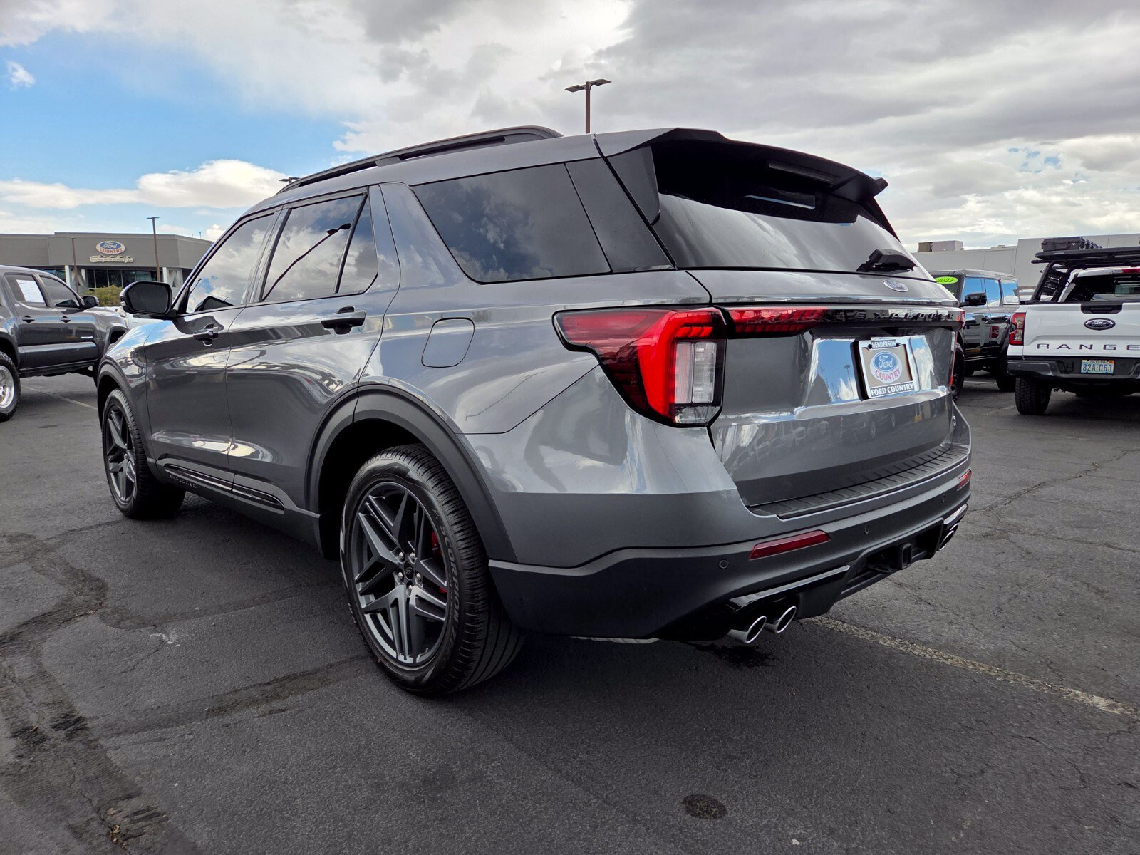 Used 2025 Ford Explorer ST AWD/4WD image 4
