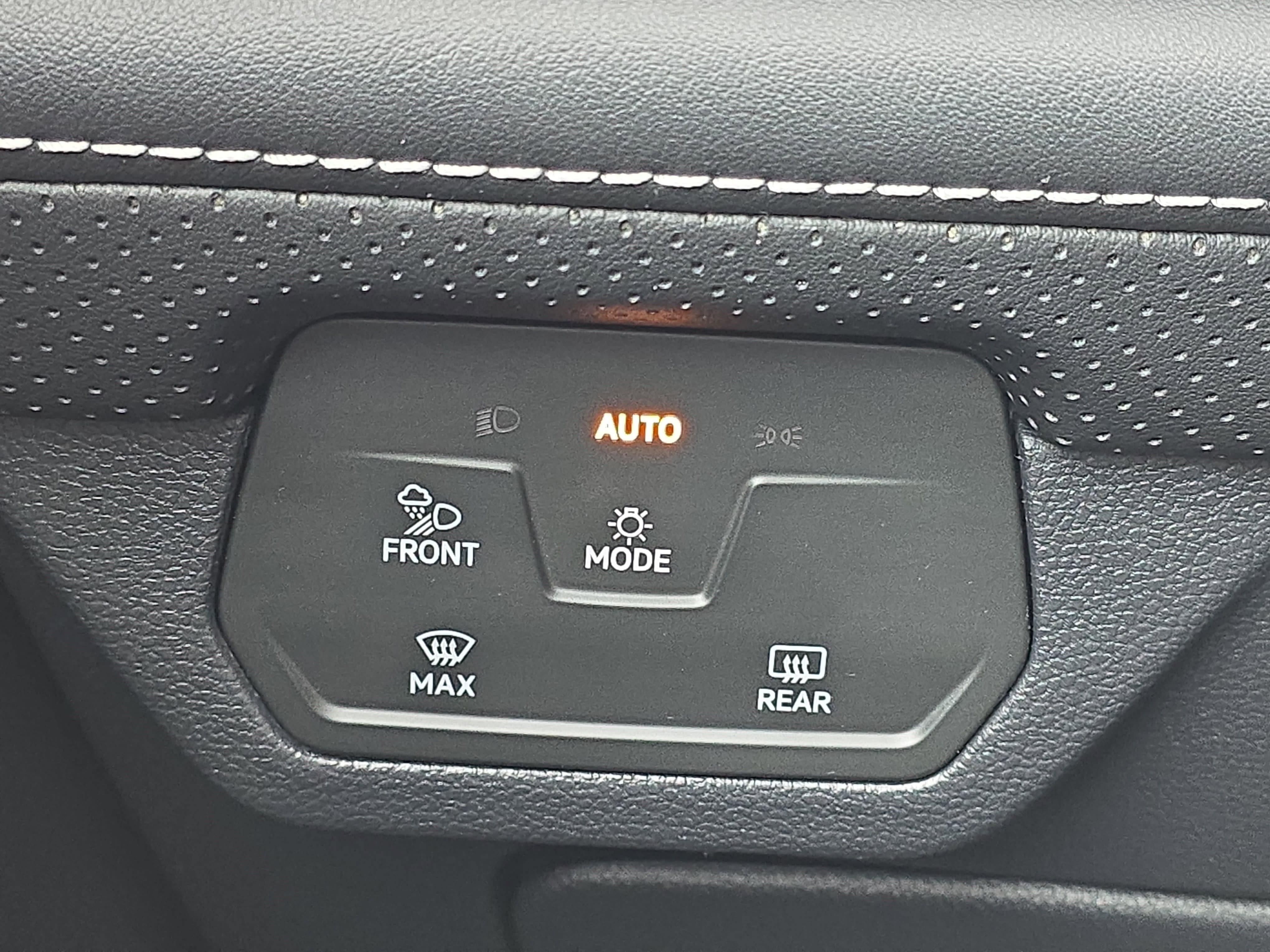 Used 2024 Volkswagen Atlas SE image 23