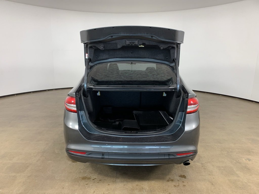 Used 2018 Ford Fusion SE w/ Equipment Group 201A image 12