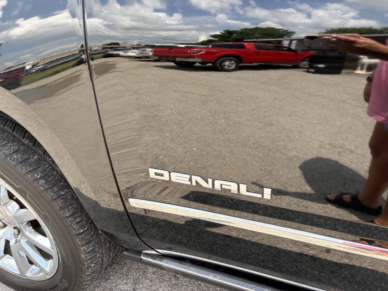 Used 2015 GMC Yukon Denali w/ Touring Package AWD/4WD image 13