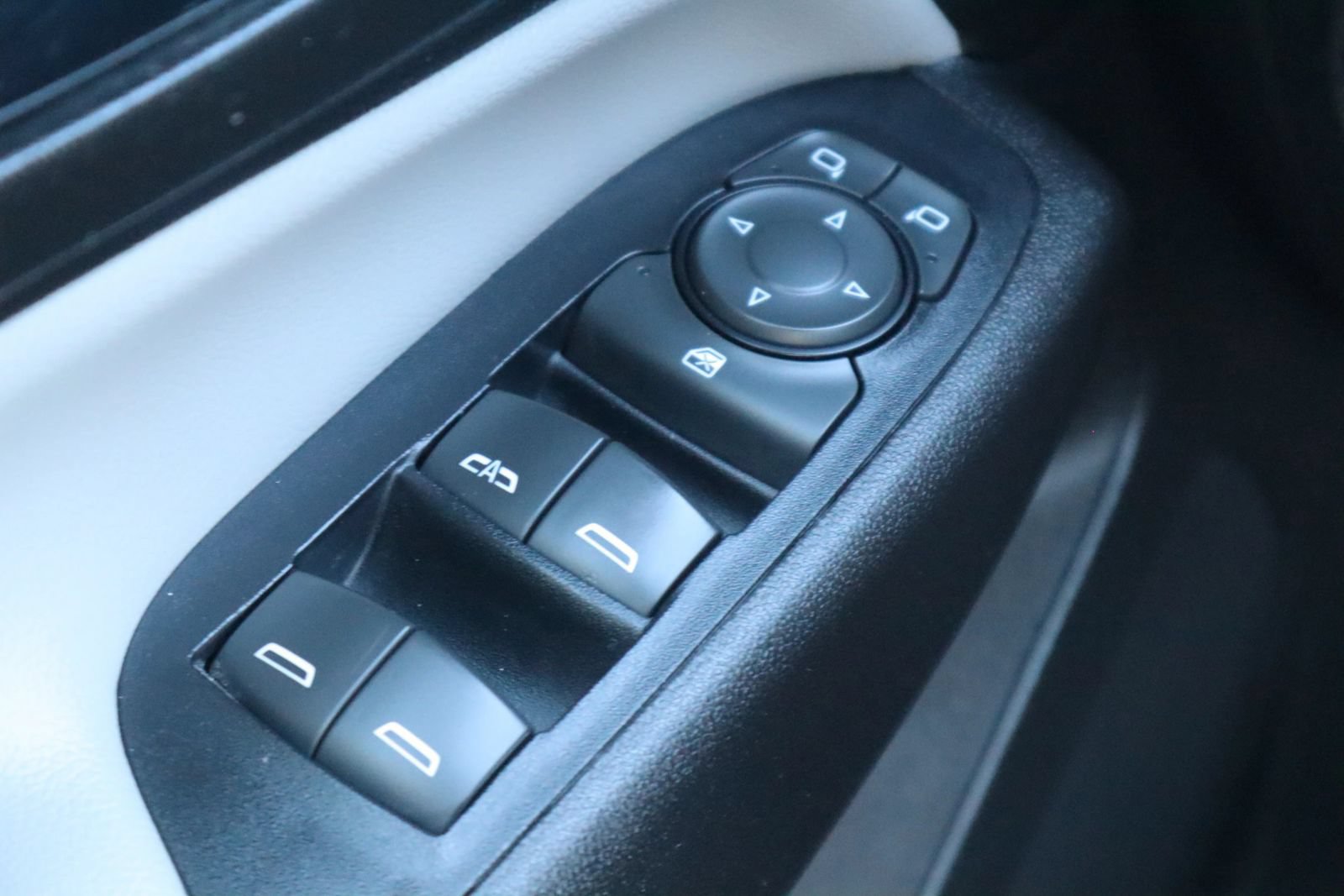 Used 2019 Chevrolet Equinox LS FWD image 28