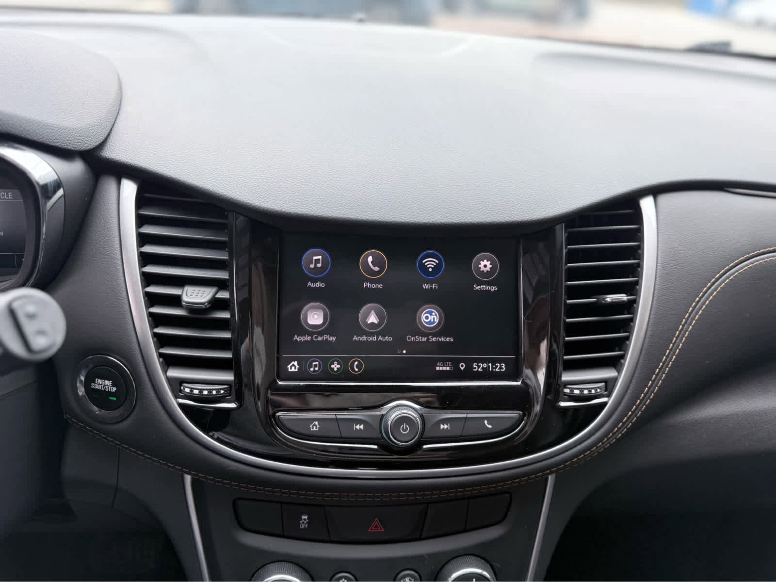 Used 2022 Chevrolet Trax LT w/ LT Convenience Package image 24