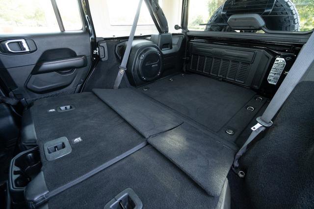 Used 2018 Jeep Wrangler Unlimited Rubicon w/ Dual Top Group image 31