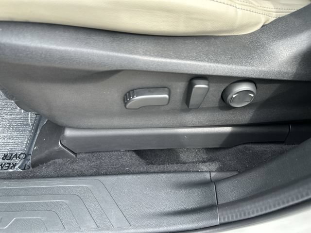 Used 2022 Subaru Ascent Limited w/ Technology Package AWD/4WD image 12
