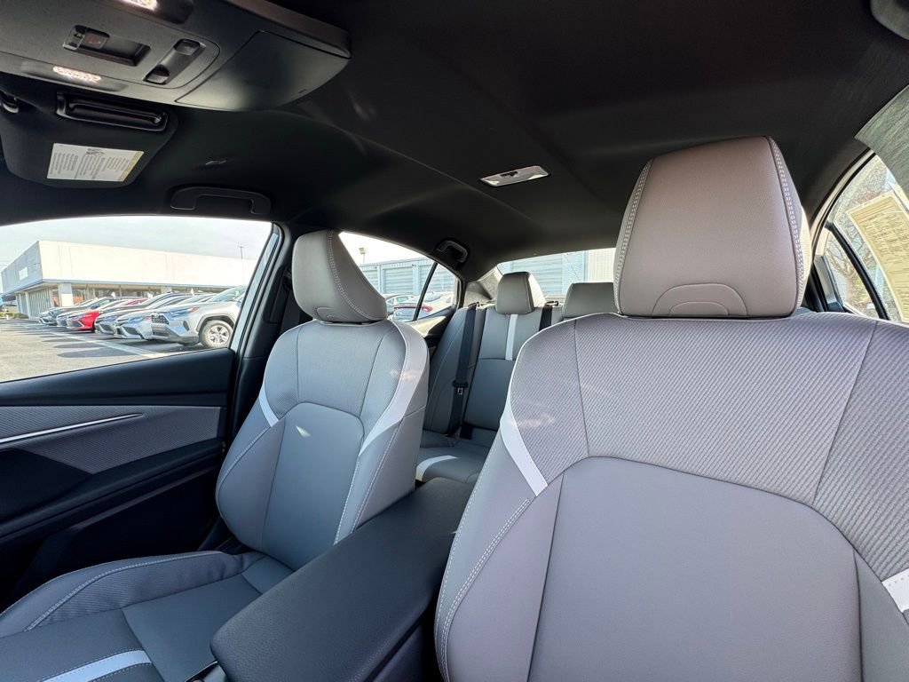 Used 2026 Toyota Camry SE w/ Convenience Package image 16