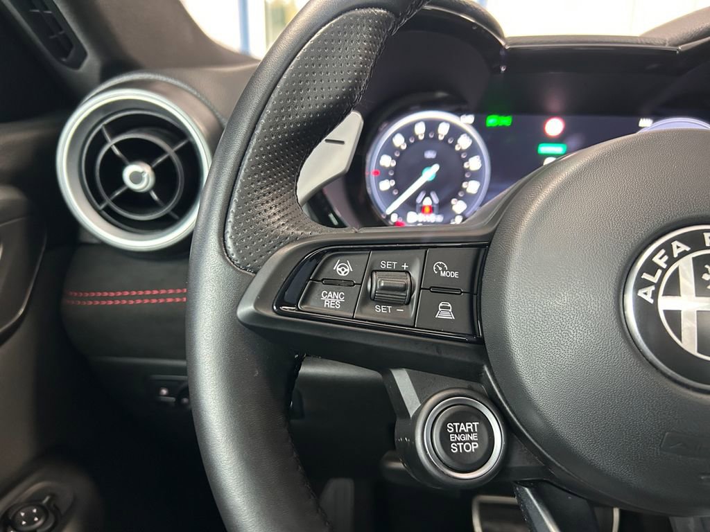 Used 2024 Alfa Romeo Tonale Veloce image 17