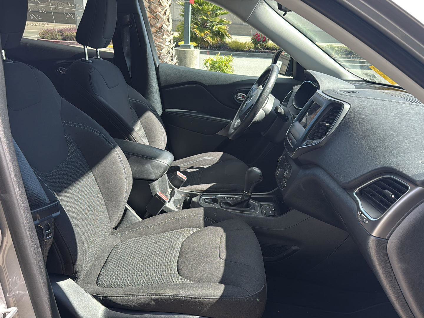 Used 2019 Jeep Cherokee Latitude w/ Popular Appearance Group image 12