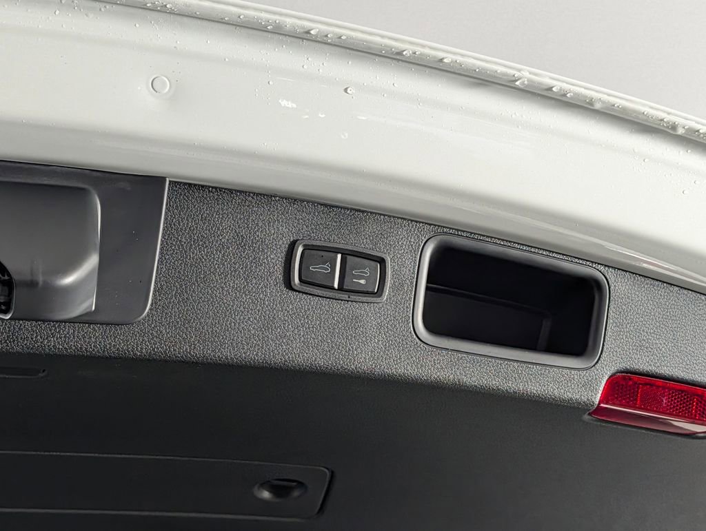 New 2026 Porsche Macan image 18