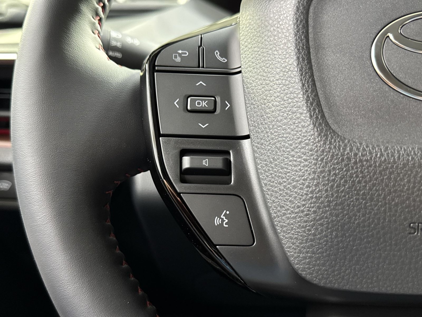 New 2027 Toyota Prius Plug-In Hybrid w/ Limited Premium Package FWD image 41