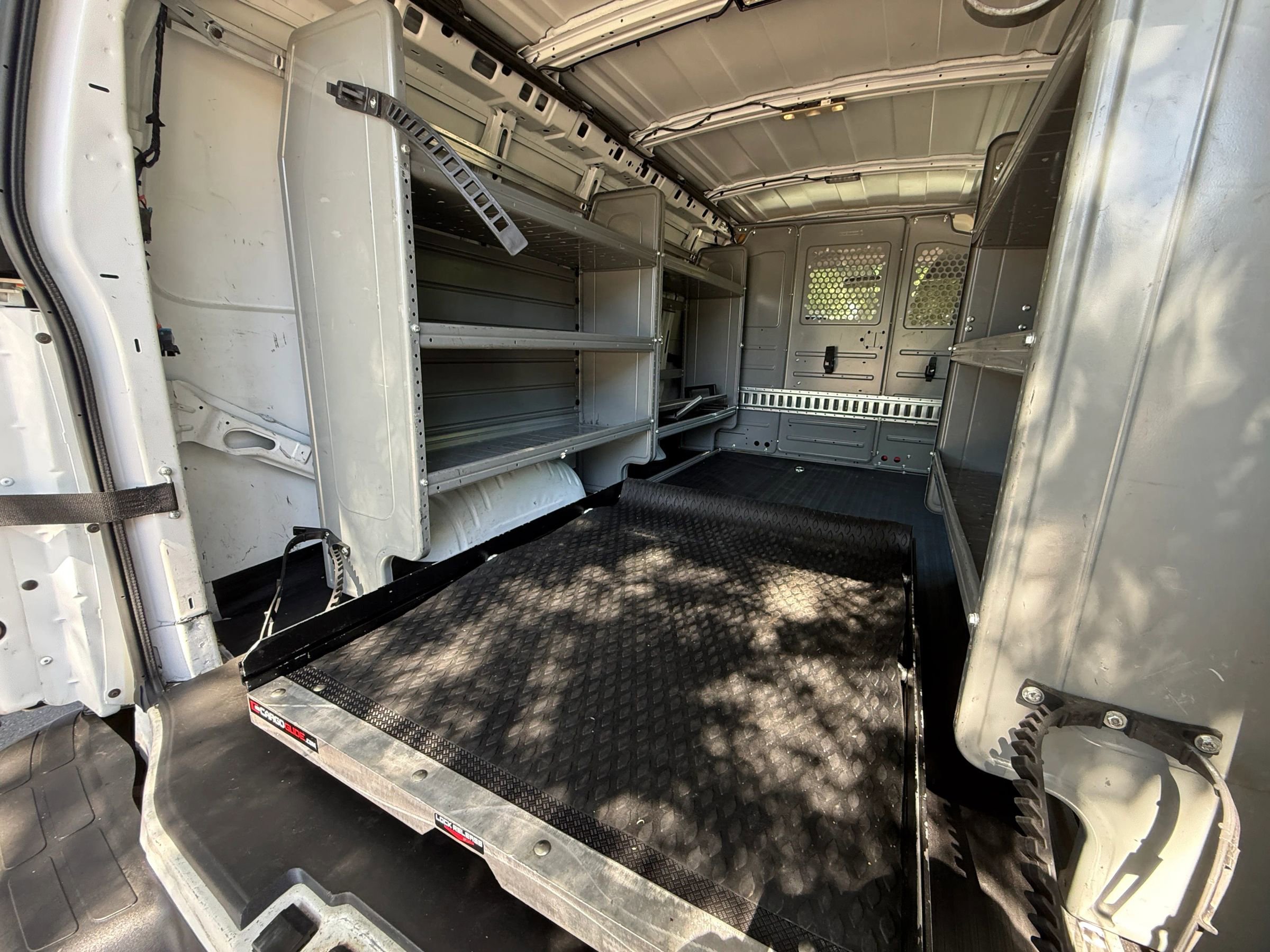 Used 2015 Chevrolet Express 2500 image 17