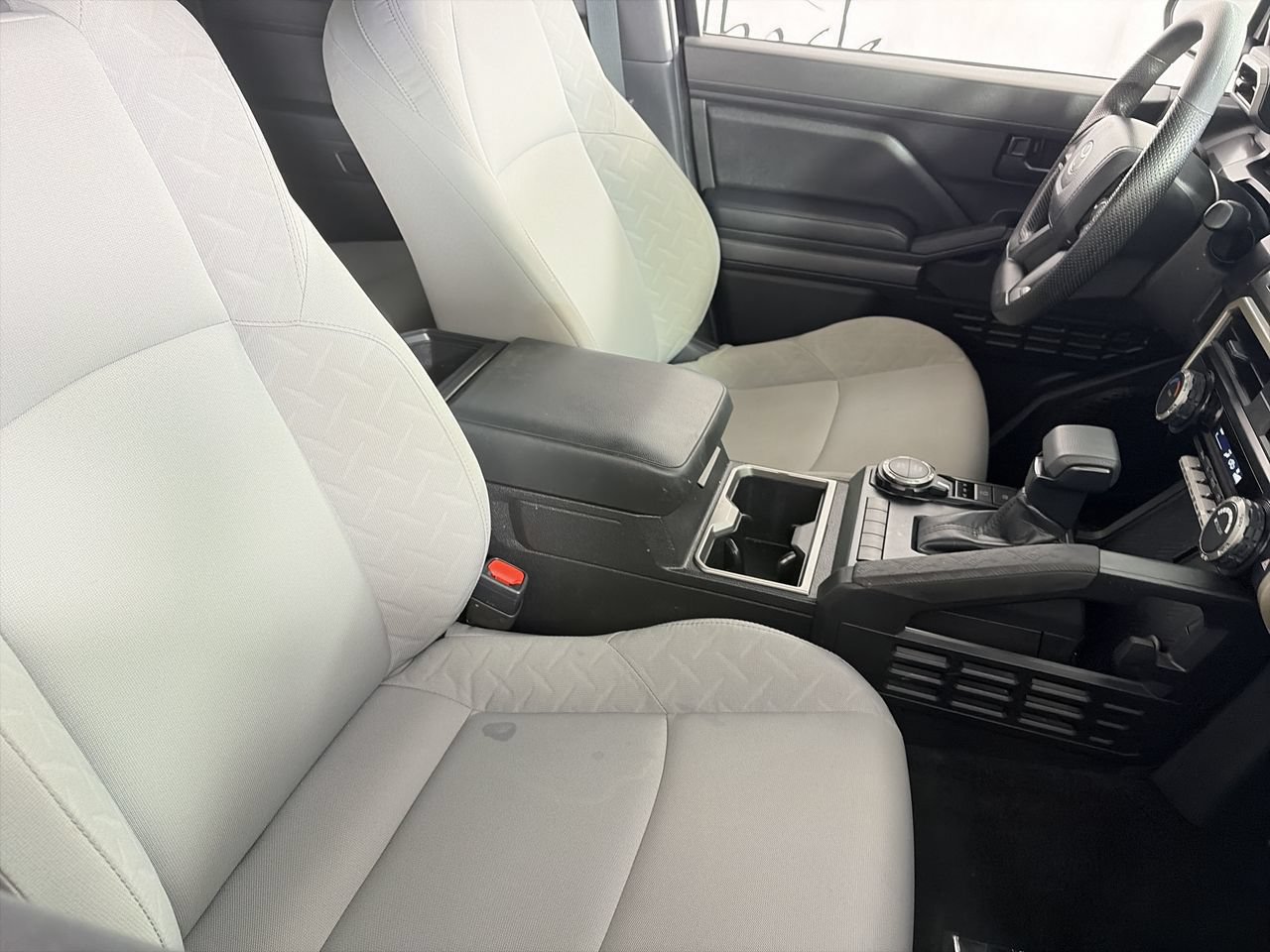 Used 2025 Toyota Tacoma SR5 AWD/4WD image 25