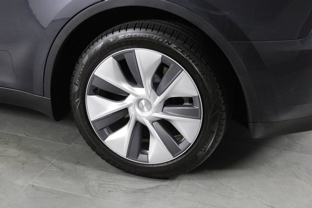 Used 2024 Tesla Model Y Long Range AWD/4WD image 14