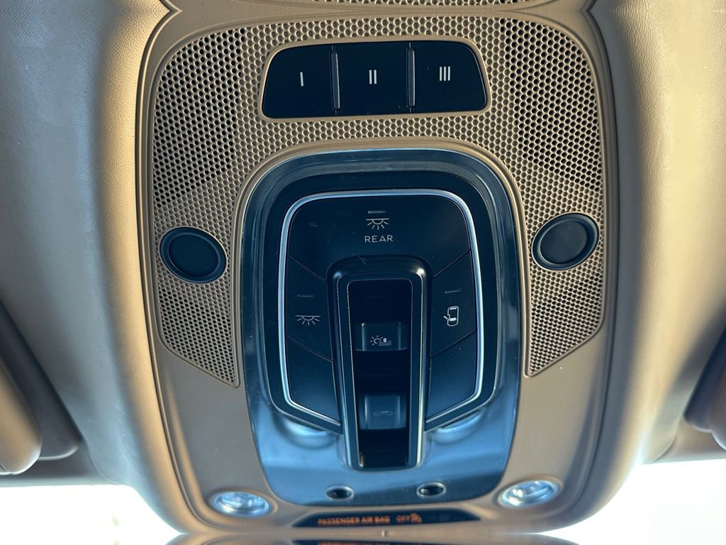 Used 2017 Bentley Bentayga W12 image 26