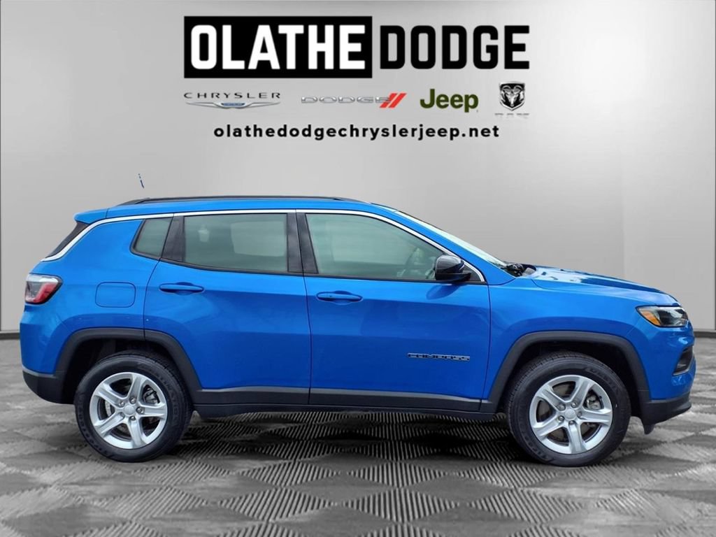 Used 2023 Jeep Compass Latitude w/ Sun and Sound Group AWD/4WD image 30