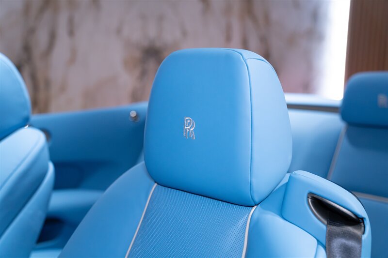 Used 2016 Rolls-Royce Dawn RWD image 19