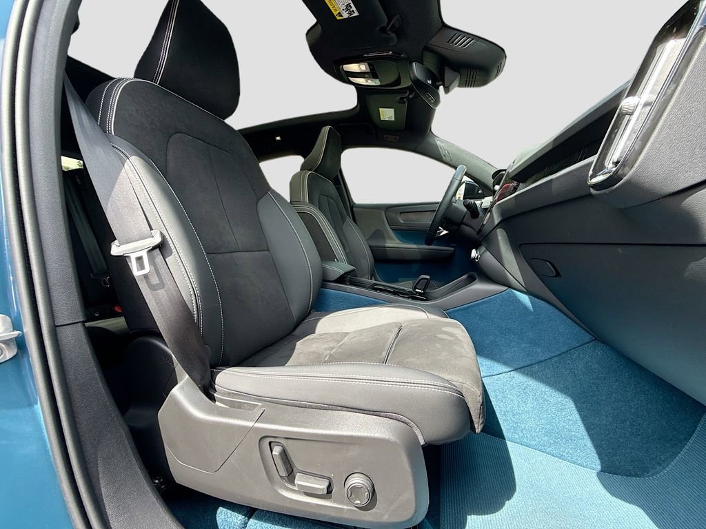 Used 2023 Volvo C40 P8 Recharge Plus image 30