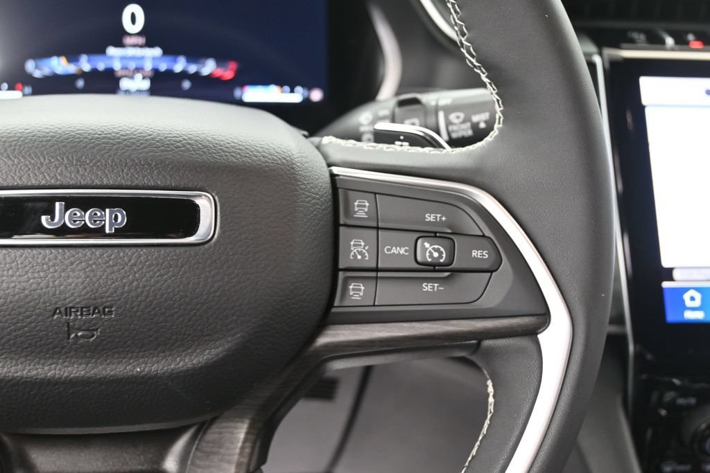 Used 2024 Jeep Grand Cherokee Limited AWD/4WD image 31