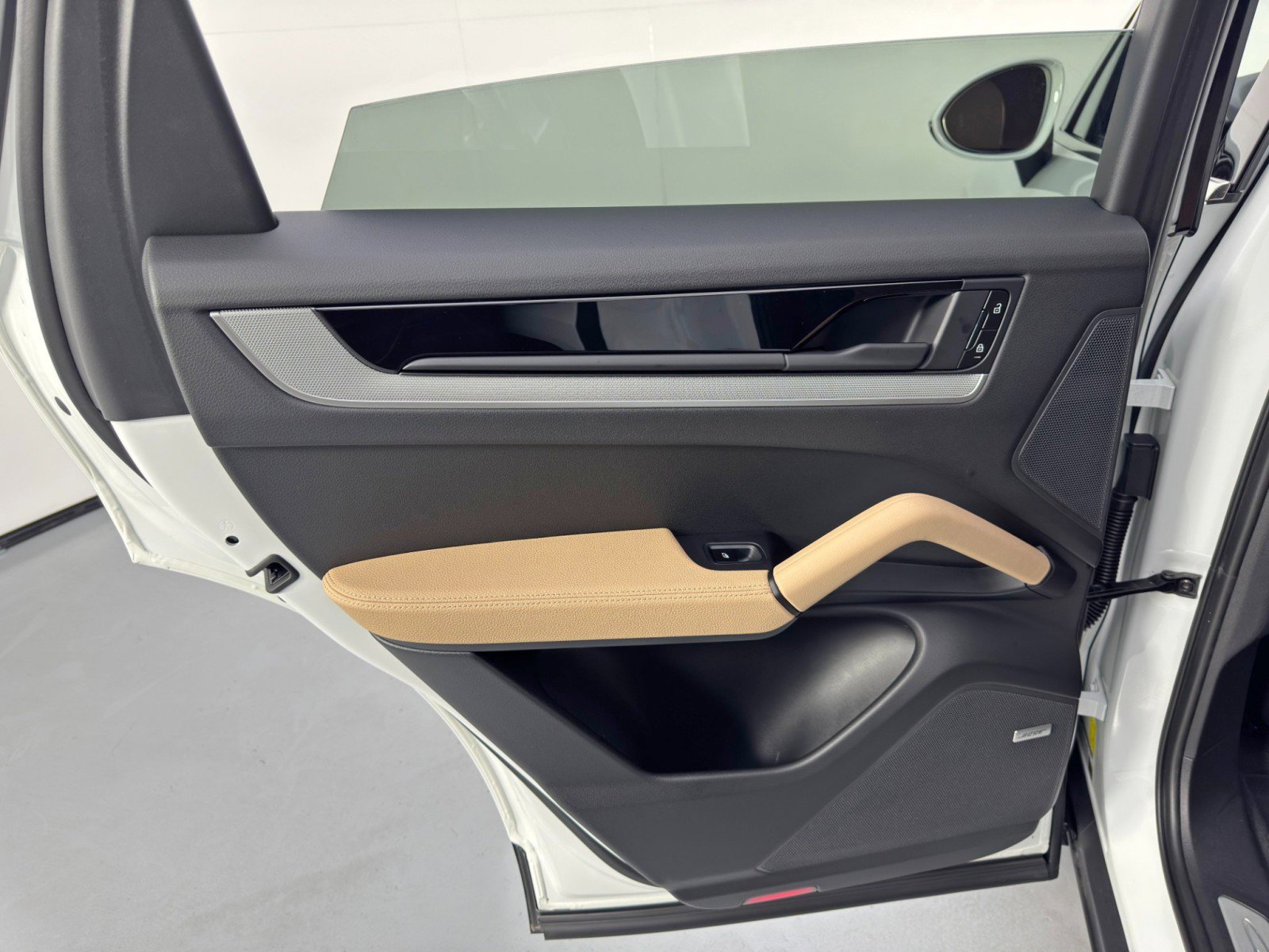 Used 2025 Porsche Cayenne S w/ Premium Package Plus image 49