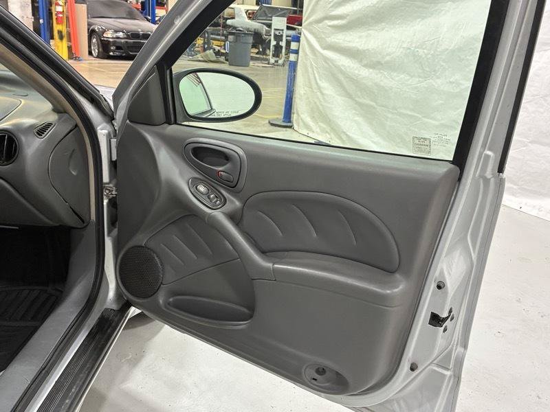 Used 2004 Pontiac Grand Am SE FWD image 12