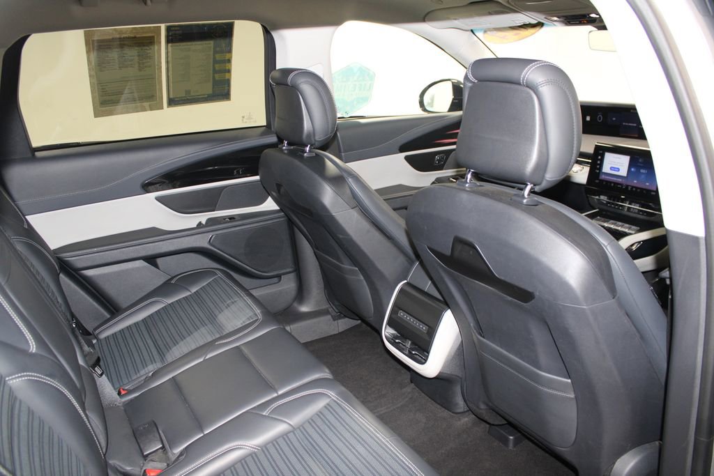 Used 2024 Lincoln Nautilus Reserve image 33