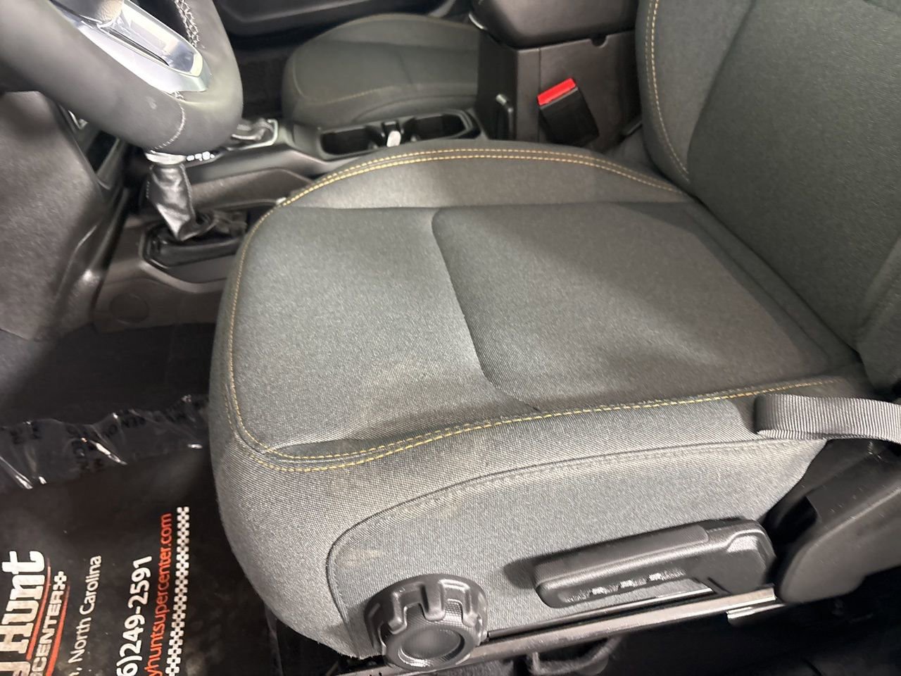 Used 2025 Jeep Wrangler Unlimited Sahara AWD/4WD image 9
