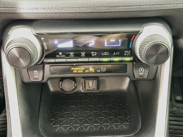 Used 2021 Toyota RAV4 LE AWD/4WD image 14
