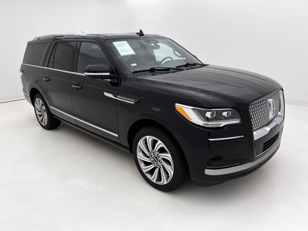 Used 2022 Lincoln Navigator L Reserve AWD/4WD image 2
