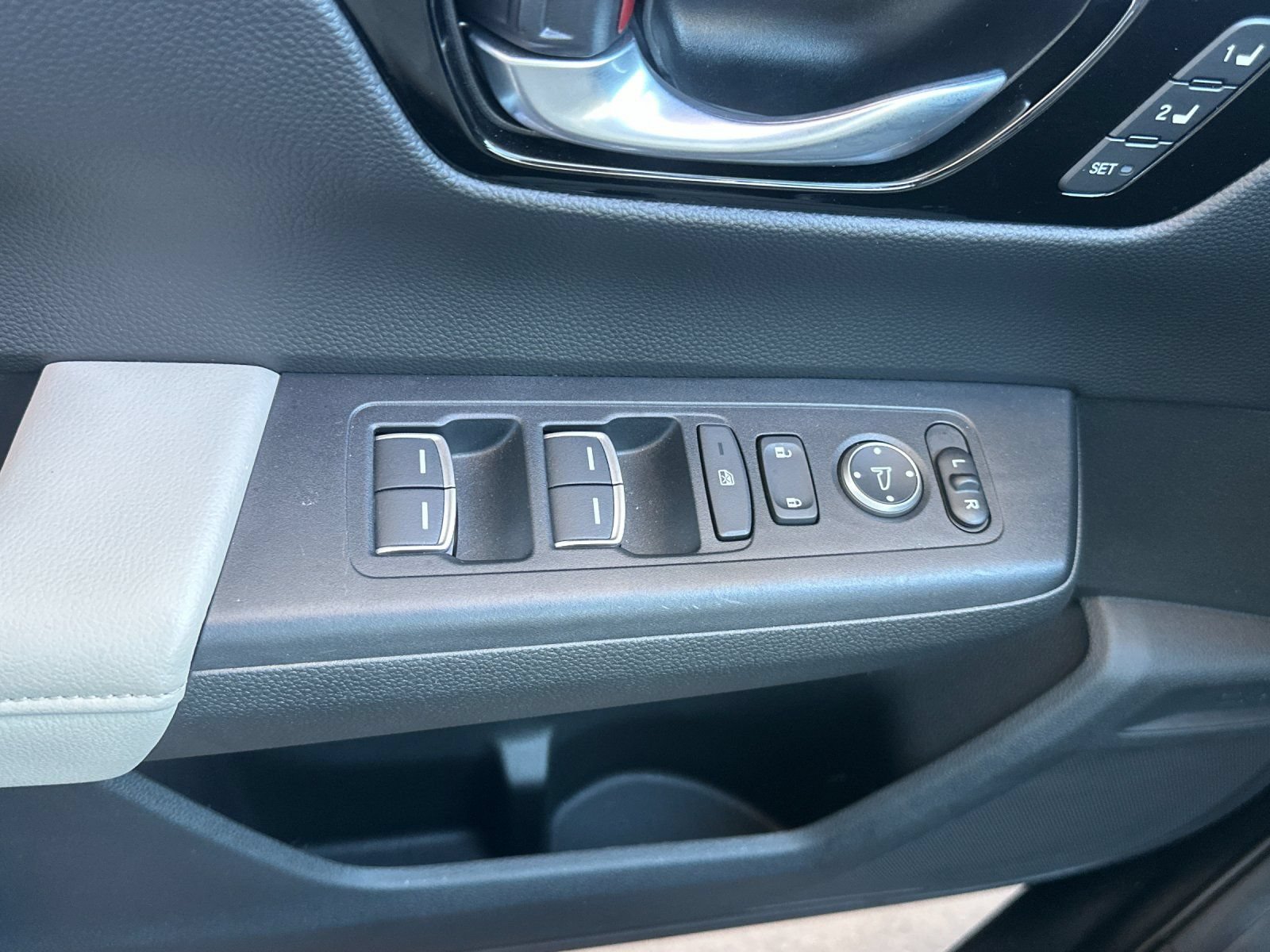Used 2024 Honda CR-V EX-L image 11