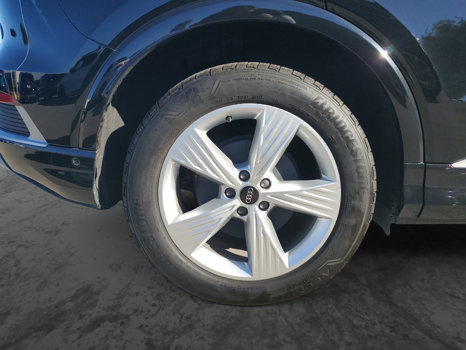 Used 2023 Audi Q4 e-tron Premium Plus AWD/4WD image 5