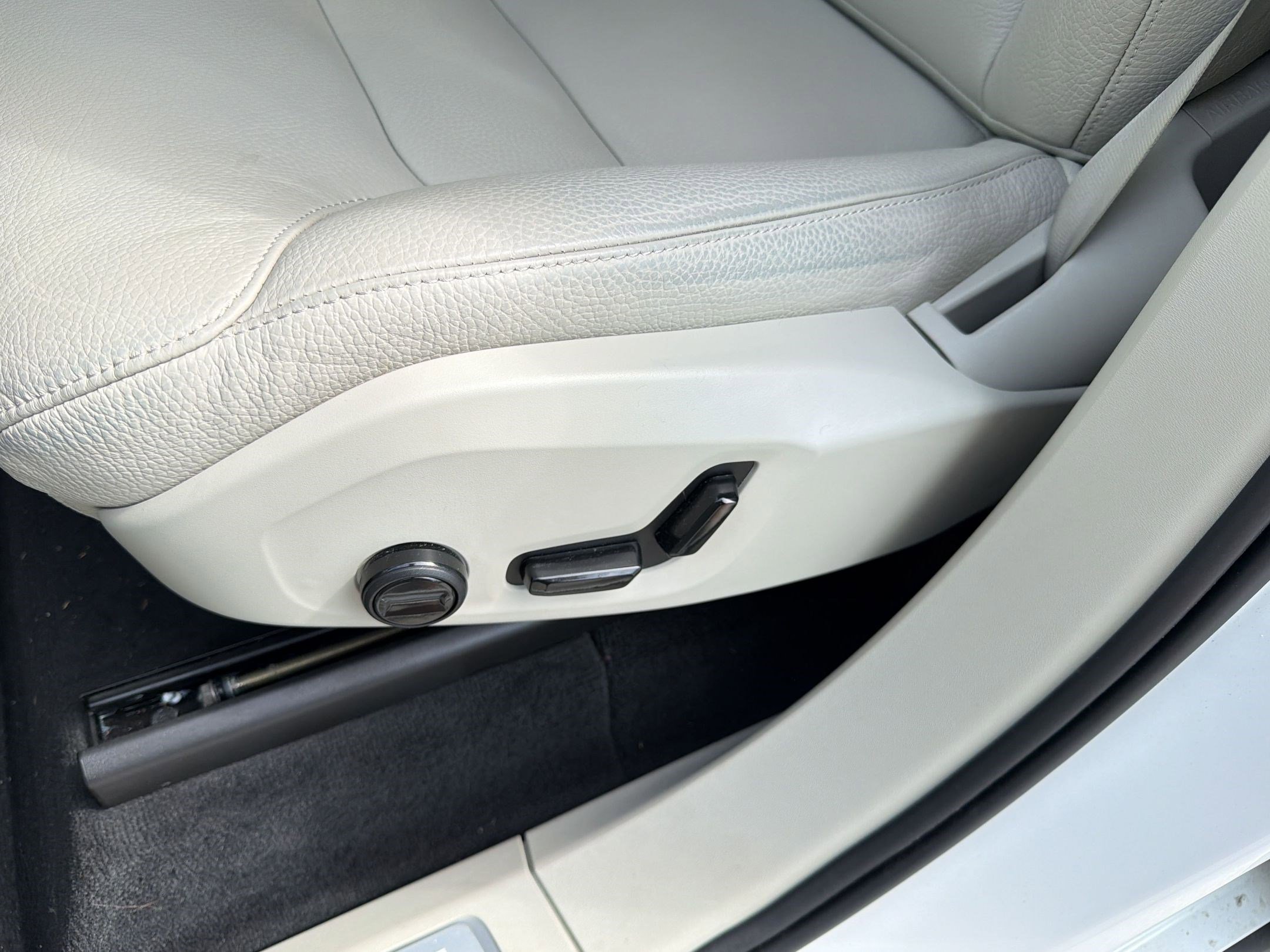 Used 2024 Volvo XC90 B6 Plus w/ Protection Package Premier AWD/4WD image 14