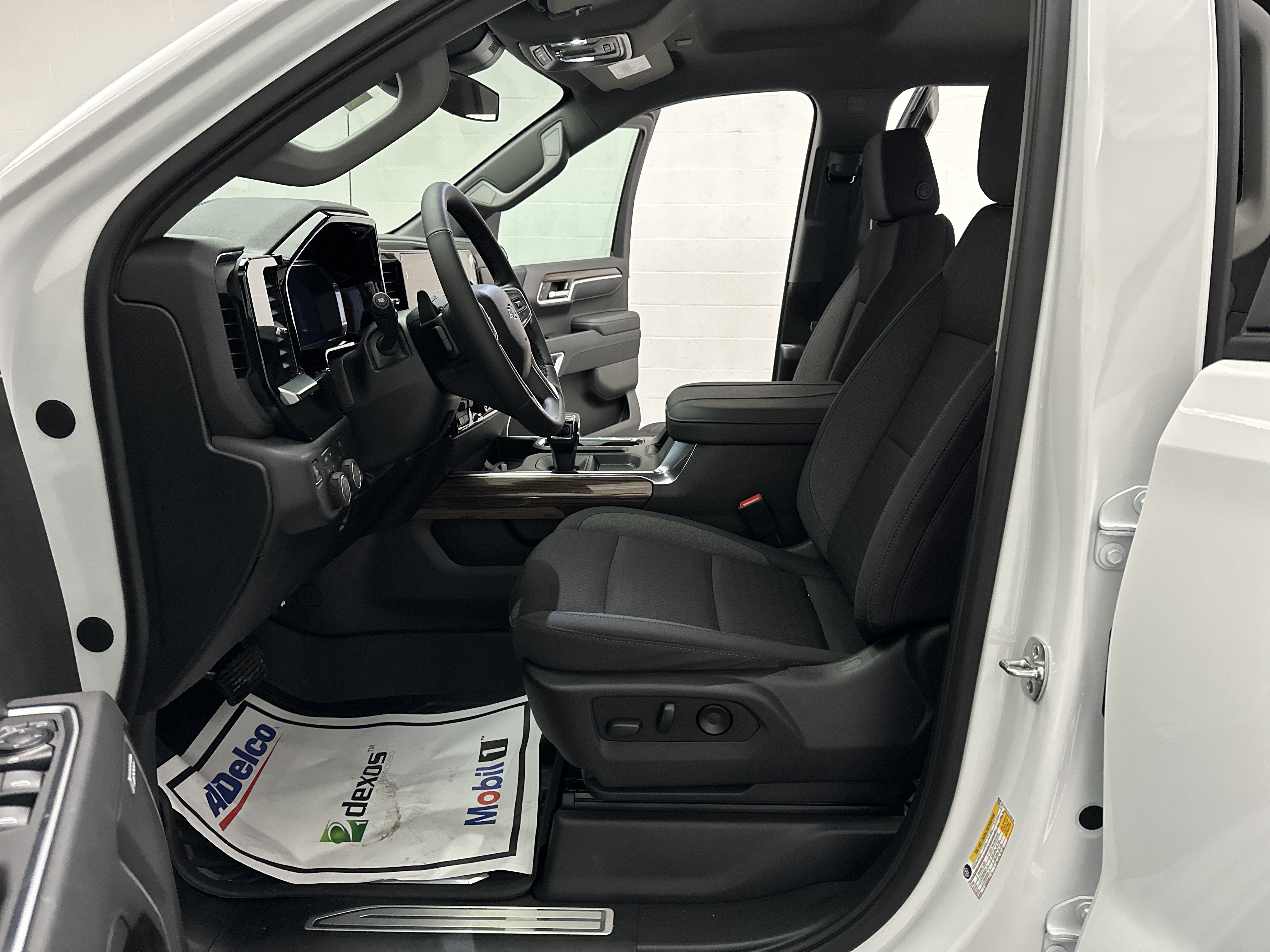 New 2026 Chevrolet Silverado 1500 RST AWD/4WD image 17