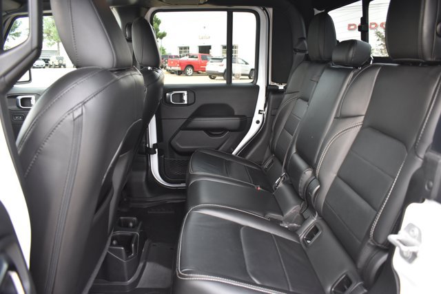 Used 2023 Jeep Gladiator Overland w/ Cold Weather Group AWD/4WD image 15