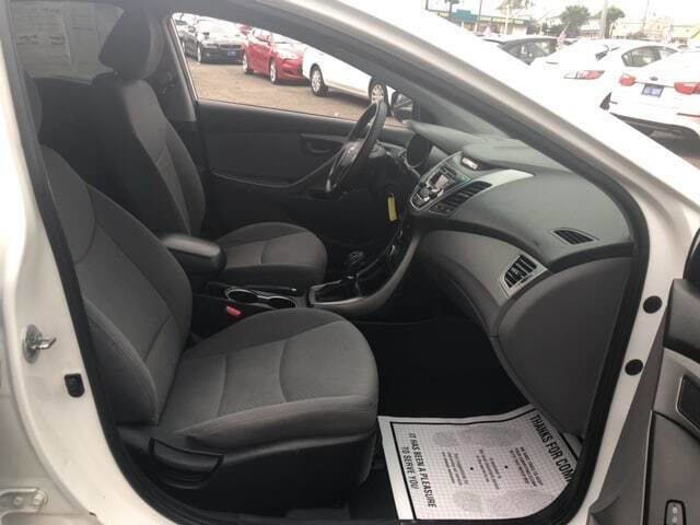 Used 2014 Hyundai Elantra SE image 16