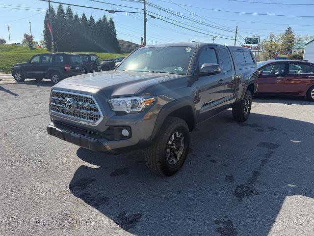 Used 2017 Toyota Tacoma TRD Off-Road w/ Tow Package image 4