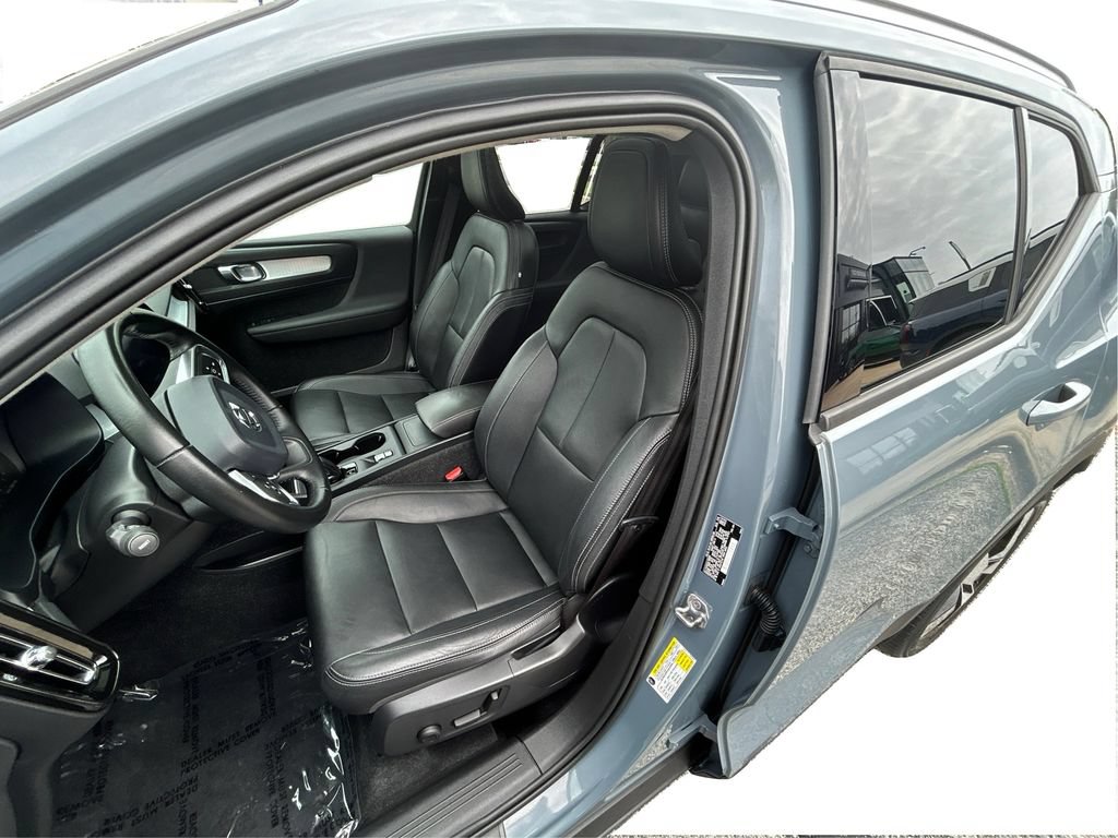 Used 2020 Volvo XC40 T5 Momentum w/ Protection Package Premier AWD/4WD image 38