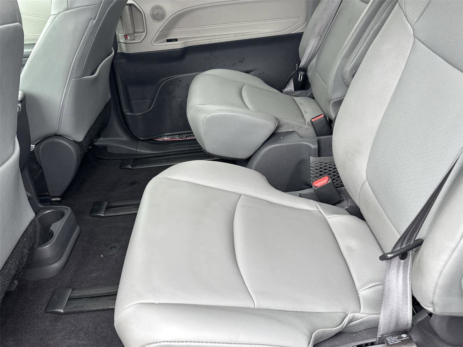 Used 2021 Toyota Sienna XLE w/ XLE Plus Package image 14