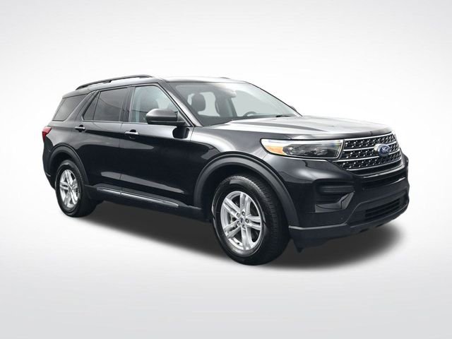Used 2023 Ford Explorer XLT image 2