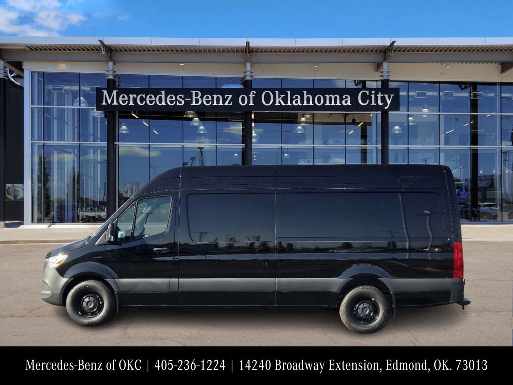 Used 2024 Mercedes-Benz eSprinter 170 Cargo image 3