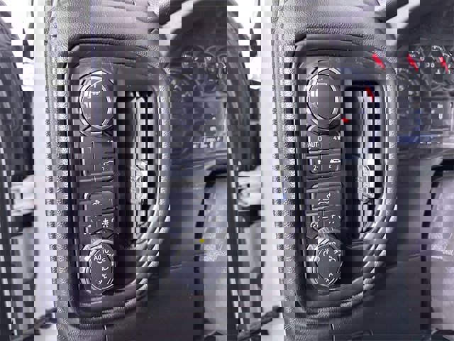 Used 2023 Chevrolet Silverado 1500 Custom image 18