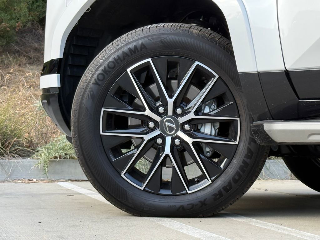 Certified 2025 Lexus GX 550 w/ Accessory Package (Z1) AWD/4WD image 7