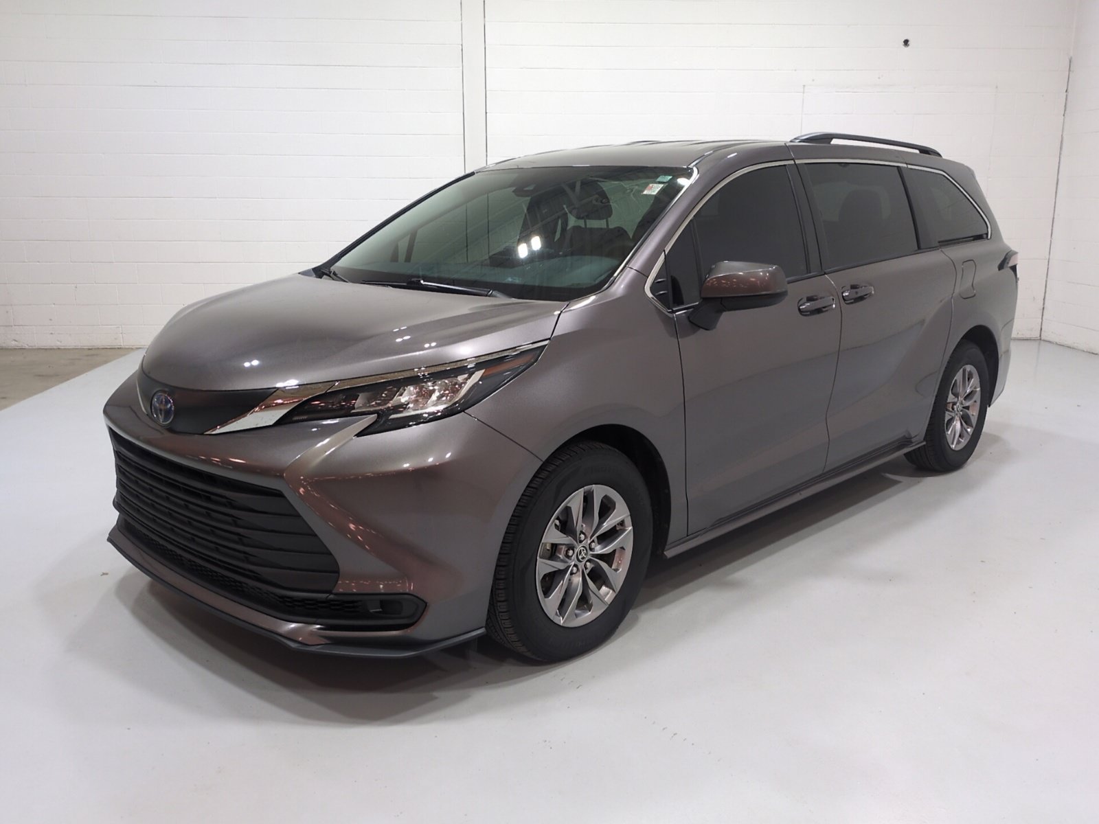 Used 2022 Toyota Sienna LE FWD image 7