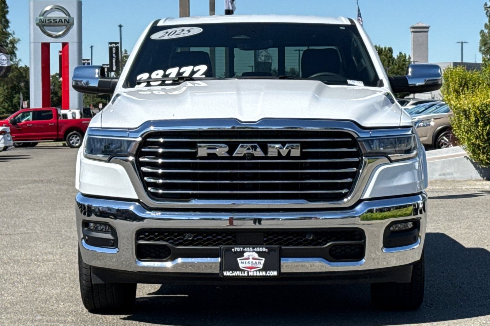 Used 2025 RAM 1500 Laramie AWD/4WD image 3