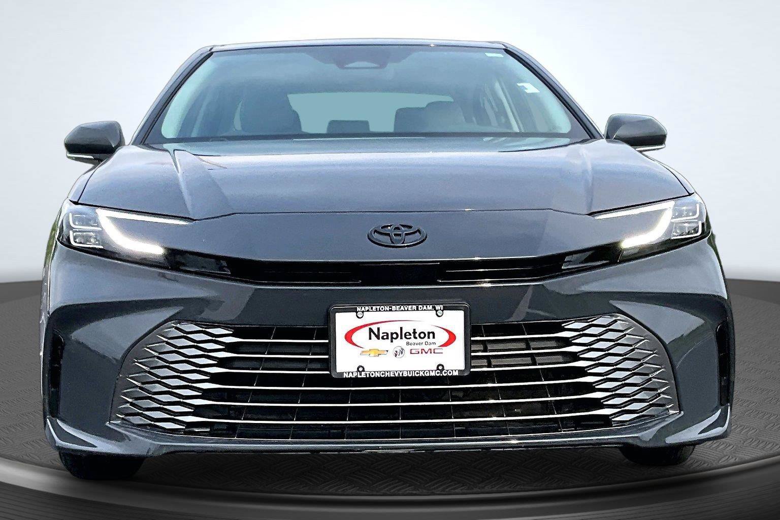 Used 2026 Toyota Camry XLE AWD/4WD image 3
