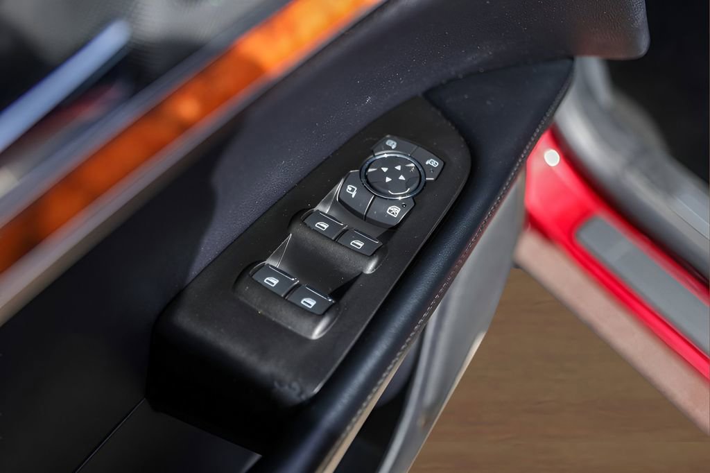 Used 2019 Lincoln Nautilus Reserve image 21