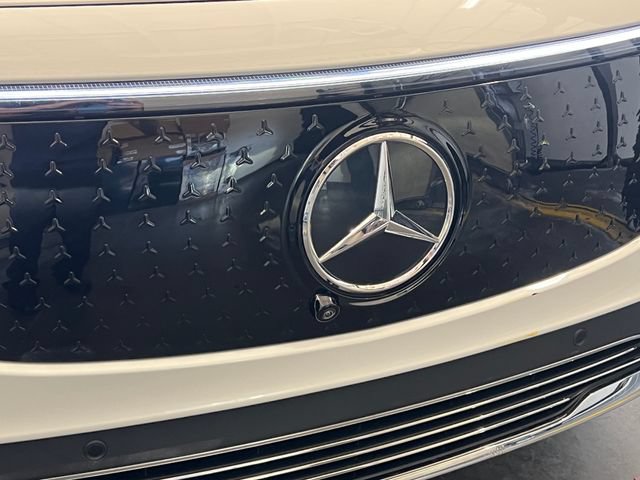 Used 2025 Mercedes-Benz EQB 300 4MATIC image 18
